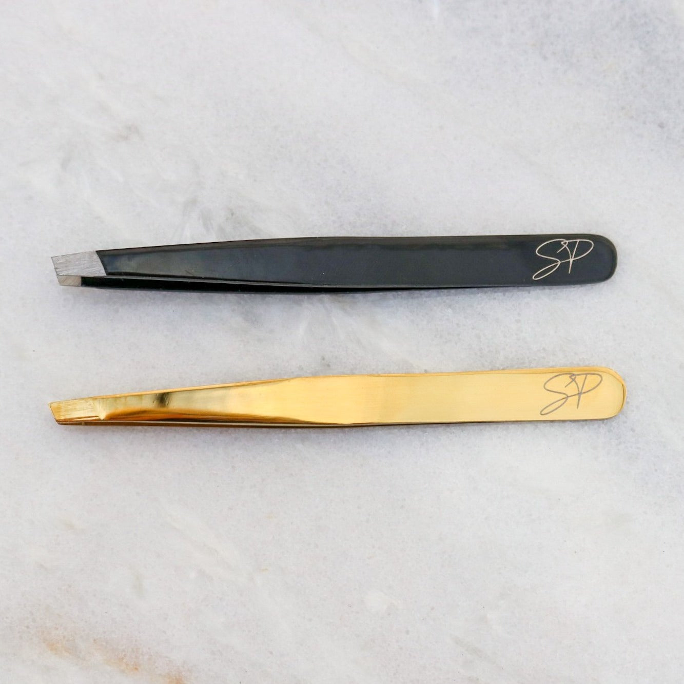 Gold eyebrow tweezer