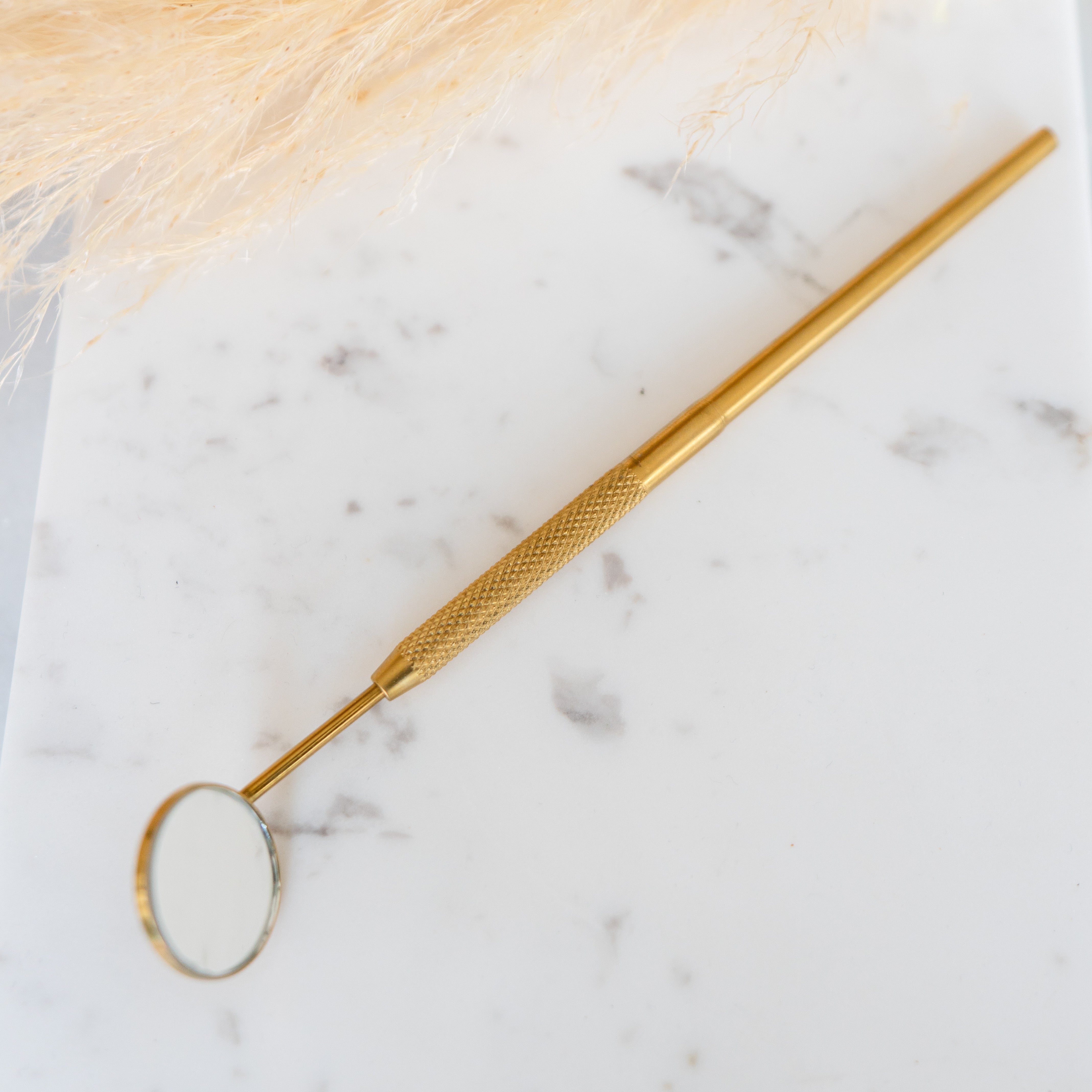 Luxe lash mirror