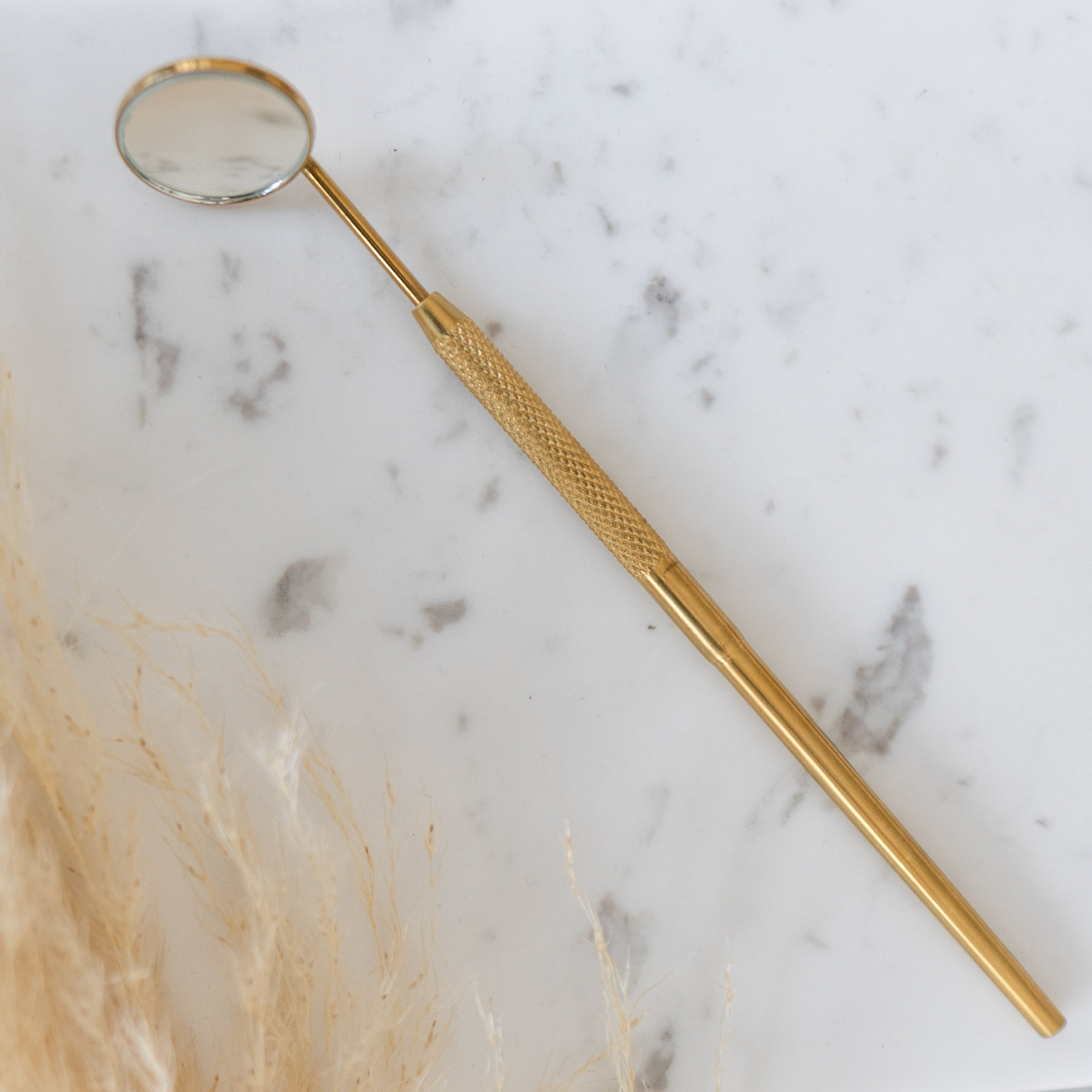 Luxe lash mirror